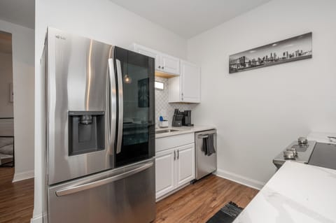 Condo, 2 Queen Beds, Kitchen | Private kitchen | Fridge, microwave, oven, stovetop