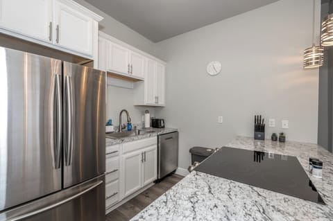 Condo, Multiple Beds, Kitchen | Private kitchen | Fridge, microwave, oven, stovetop