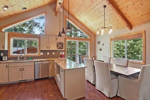 House, Multiple Beds, Balcony, Mountain View (Luxury Tahoe Chalet) | Dining