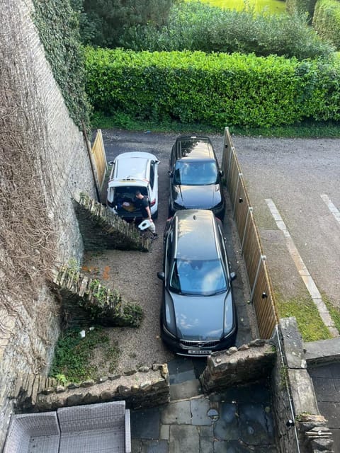 House | 4 bedrooms, desk