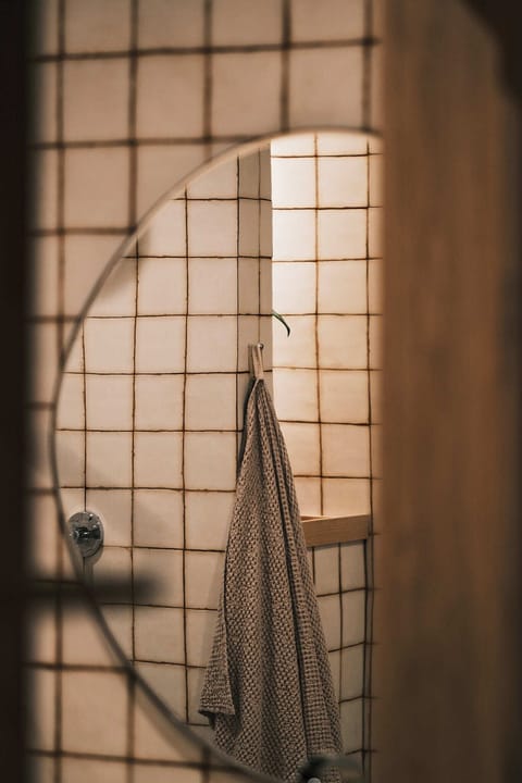 Design Room | Bathroom | Rainfall showerhead, designer toiletries, towels