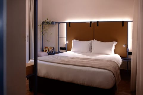 Double Room, 1 Queen Bed | Premium bedding, minibar, in-room safe, individually furnished