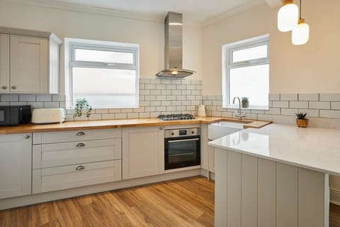 Sunbeam House, Saltburn-by-the-Sea - Host & Stay