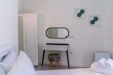 Deluxe Room | Iron/ironing board, free WiFi