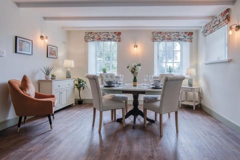 The Stables - 2 Bedroom Cottage - Princes Gate (16516)