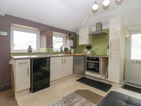 Cookware/dishes/utensils