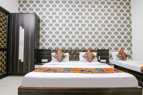 Deluxe Room, 1 Double Bed | Premium bedding, in-room safe, free WiFi, bed sheets