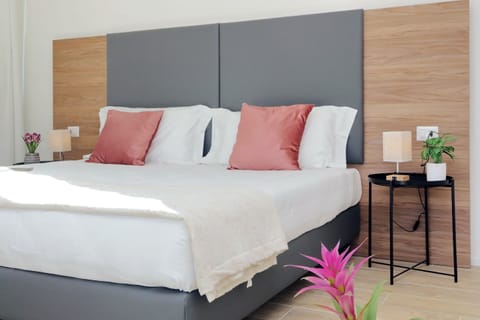 Superior Condo | Free WiFi, bed sheets, wheelchair access