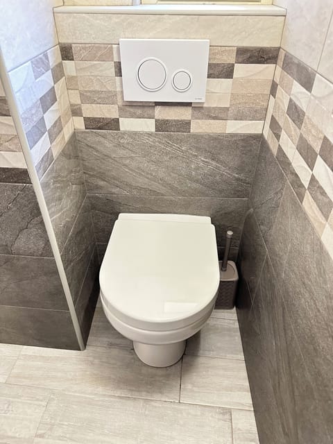 Deluxe Triple Room | Bathroom