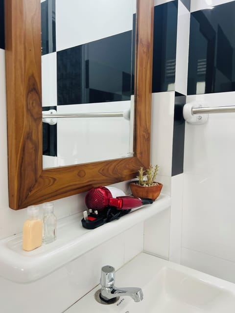 Deluxe Double Room | Bathroom