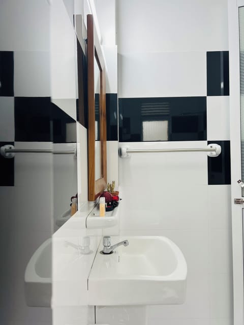 Deluxe Double Room | Bathroom