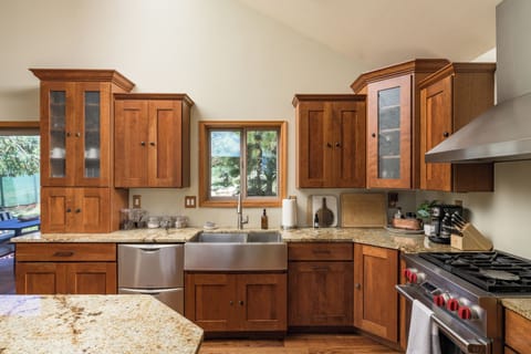 Feast with the Wolf gas range
