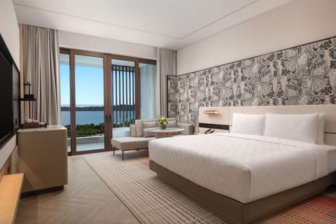 Grand Suite, Ocean View | Free minibar, in-room safe, blackout drapes, soundproofing