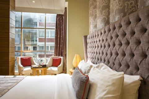 Junior Suite Room | Premium bedding, minibar, in-room safe, individually decorated