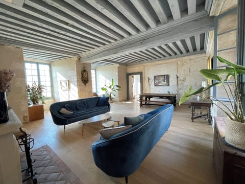 Fireplace, heated floors