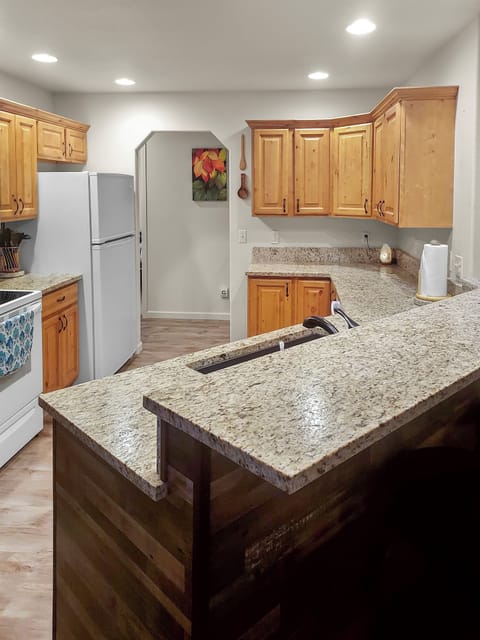 Fully Stocked Kitchen 