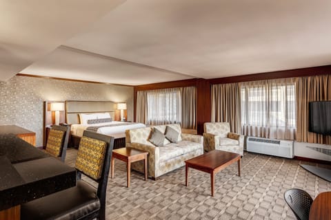 Suite, 1 Bedroom | Egyptian cotton sheets, premium bedding, pillowtop beds, in-room safe