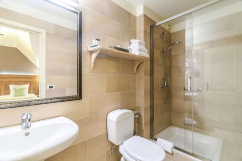 Standard Single Room | Bathroom