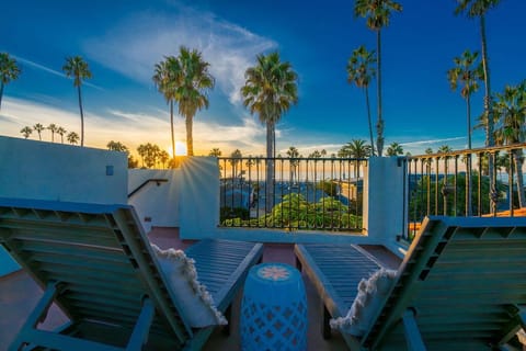 Ascend to our rooftop oasis and revel in panoramic views overlooking La Jolla Shores. Experience the beauty of the coastline from our vantage point.