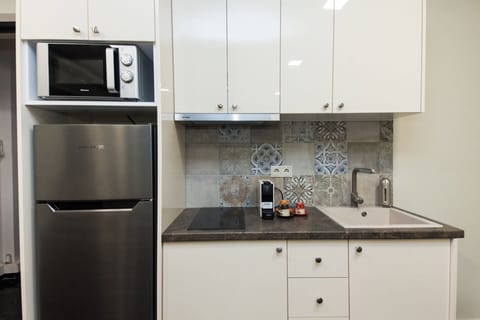 Apartment | Private kitchen | Full-size fridge, microwave, electric kettle, cookware/dishes/utensils