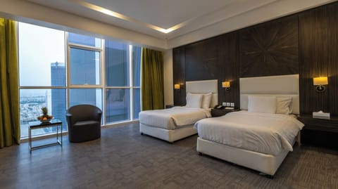 Deluxe Twin Room | Minibar, in-room safe, desk, soundproofing