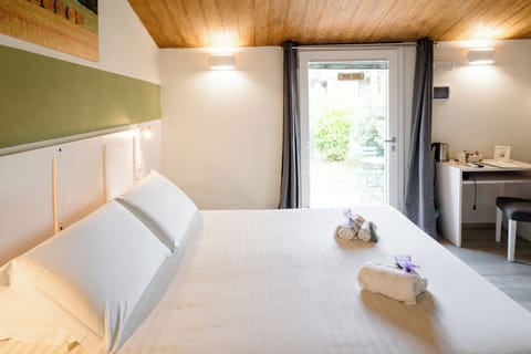 Superior Villa, Vineyard View | Desk, soundproofing, free WiFi, bed sheets