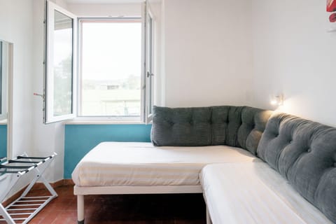 Desk, soundproofing, free WiFi, bed sheets