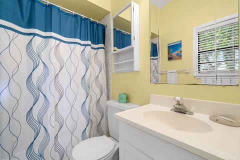 House, Multiple Beds, Balcony, Ocean View | Bathroom | Towels, toilet paper