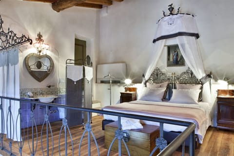 Royal Suite | Egyptian cotton sheets, premium bedding, down comforters