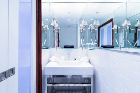 Room, 1 Double Bed | Frette Italian sheets, premium bedding, in-room safe