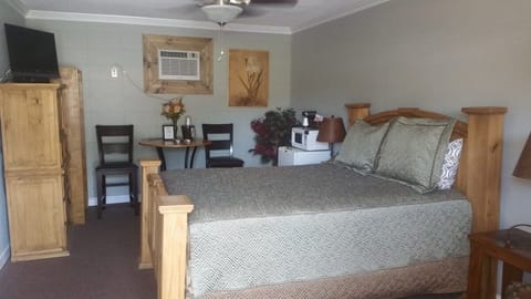 Economy Room | Individually decorated, individually furnished, free WiFi, bed sheets