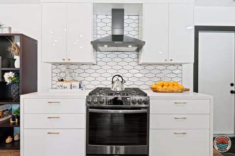 Well-equipped for everything from quick snacks to full meals