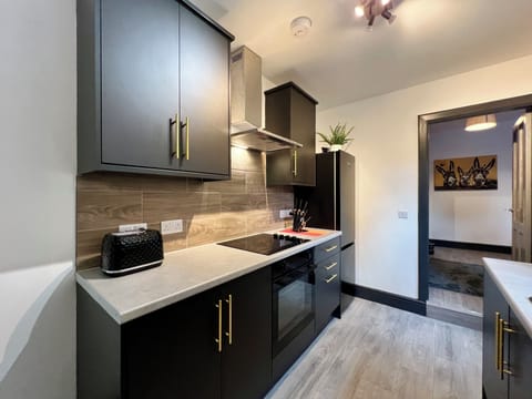 Family Townhome | Private kitchen | Electric kettle