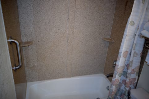 Standard Room, 1 King Bed, Non Smoking | Bathroom shower