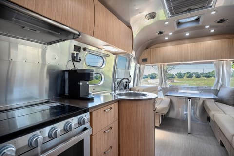 Airstream- The Lily | Living area