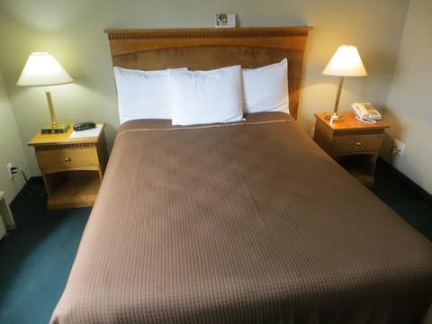 Comfort Double Room, 1 Queen Bed | Hypo-allergenic bedding, in-room safe, individually furnished, desk