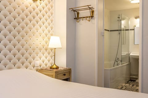 Comfort Double Room | Bathroom | Free toiletries, hair dryer, towels