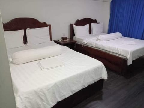 Standard Twin Room | Desk, soundproofing, free WiFi, bed sheets