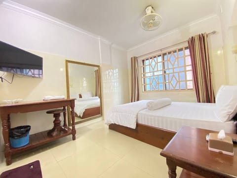Standard Double Room | Desk, soundproofing, free WiFi, bed sheets