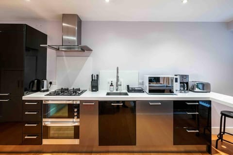 House | Private kitchen | Fridge, microwave, oven, stovetop