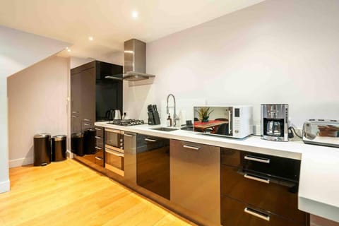 House | Private kitchen | Fridge, microwave, oven, stovetop