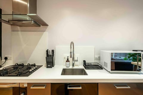 House | Private kitchen | Fridge, microwave, oven, stovetop