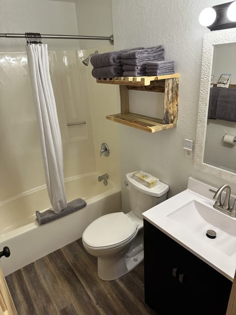 Classic Single Room, 1 Queen Bed, Refrigerator & Microwave, Hill View | Bathroom | Free toiletries, hair dryer, towels, soap