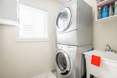 Elite House, 3 Bedrooms | Laundry