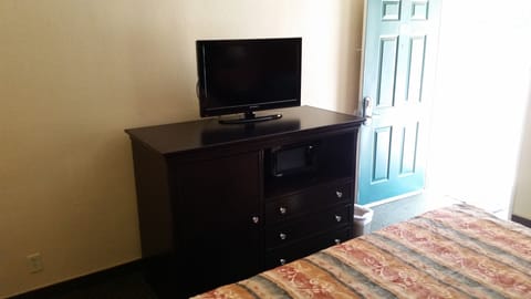 Room, 1 King Bed | Living area | 30-inch TV with cable channels