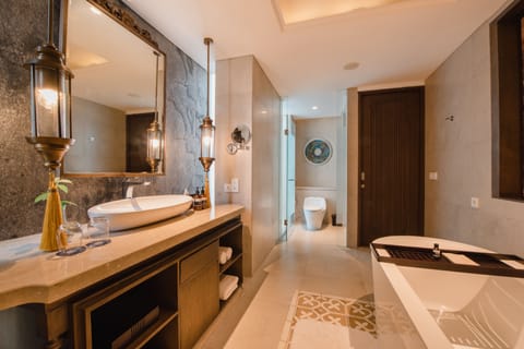 Two Bedroom Suite | Bathroom | Free toiletries, hair dryer, slippers, bidet