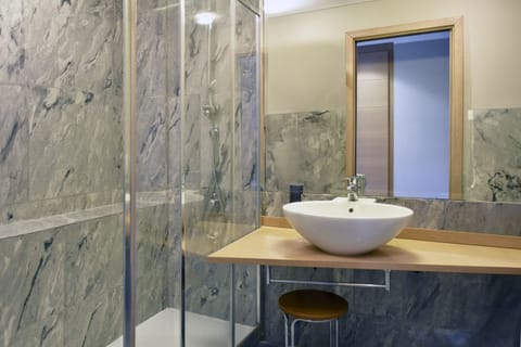 Rainfall showerhead, hair dryer, bidet, towels