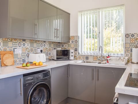 Kitchen | Waun Bungalow, Llanelli