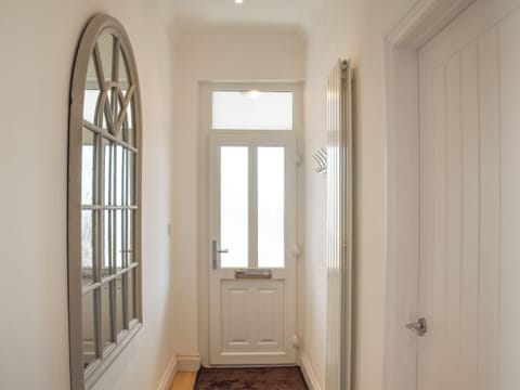 Hallway | Waun Bungalow, Llanelli