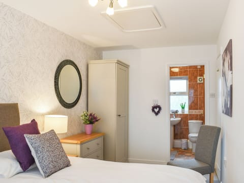 Twin bedroom | Askham House, Foxwood, near York